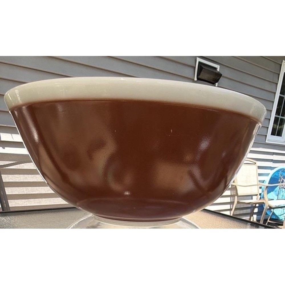 Vintage Pyrex 404 Americana Fall Brown w/White Rim 10.5" Mixing Bowl 4 Quart
